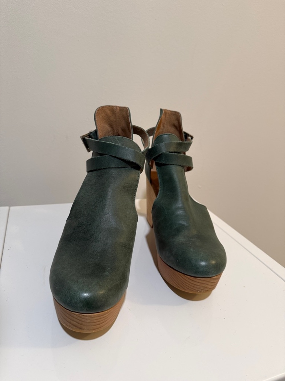 Free People Women's Cedar Dark Green Leather Platform Clogs size 8.5